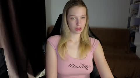 Lili online show from February 2025 08:37:01 PM