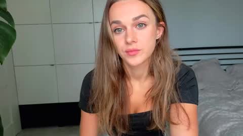 mmminnie online show from October 2025 12:34:02 PM