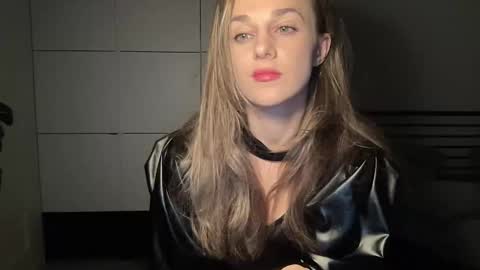 mmminnie online show from October 2025 05:19:01 PM