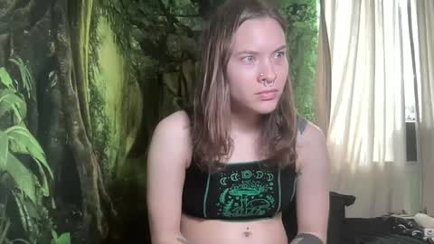 Snapshot of mo0n_goddess chatting on December 2024 11:16:01 PM Misty online show from December 2024 11:16:01 PM