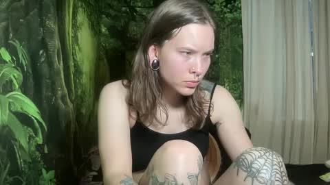 Snapshot of mo0n_goddess chatting on January 2025 01:04:02 AM Misty online show from January 2025 01:04:02 AM