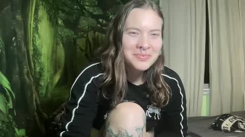 Snapshot of mo0n_goddess chatting on January 2025 12:01:01 PM Misty online show from January 2025 12:01:01 PM