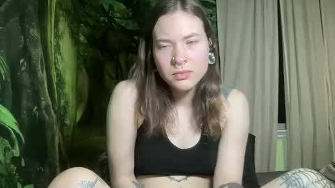 Snapshot of mo0n_goddess chatting on January 2025 06:01:02 AM Misty online show from January 2025 06:01:02 AM