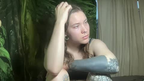 Snapshot of mo0n_goddess chatting on February 2025 01:23:02 AM Misty online show from February 2025 01:23:02 AM