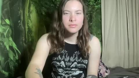 Snapshot of mo0n_goddess chatting on October 2025 02:33:01 AM Misty online show from October 2025 02:33:01 AM