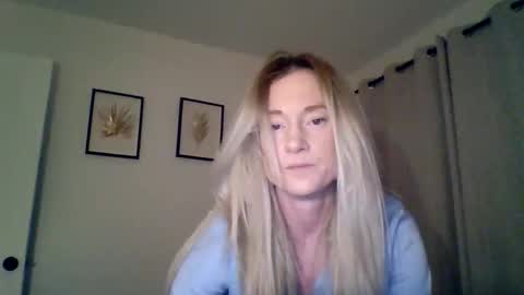 Snapshot of mockingbirds91 chatting on April 2026 01:55:02 AM mockingbirds91 online show from April 2026 01:55:02 AM