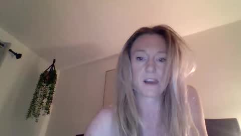 Snapshot of mockingbirds91 chatting on May 2026 04:06:01 AM mockingbirds91 online show from May 2026 04:06:01 AM