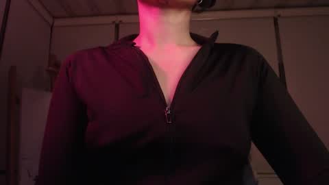 Snapshot of modjo_ chatting on April 2026 04:13:02 AM Modjo online show from April 2026 04:13:02 AM