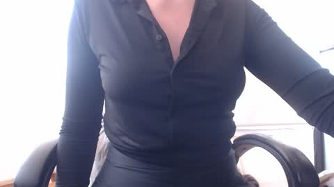 Snapshot of modjo_ chatting on May 2026 09:34:01 PM Modjo online show from May 2026 09:34:01 PM