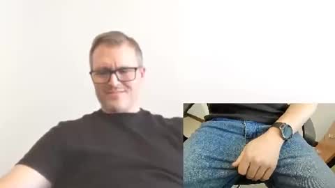 Snapshot of moe_001 chatting on September 2025 06:41:02 PM Moe online show from September 2025 06:41:02 PM