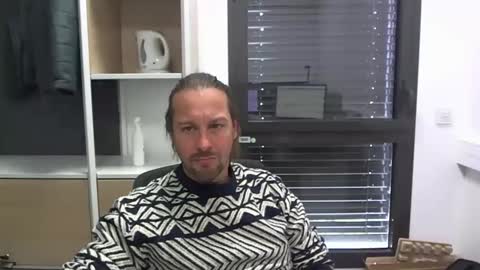 Snapshot of moi9876543210 chatting on November 2025 11:32:02 AM Julien online show from November 2025 11:32:02 AM