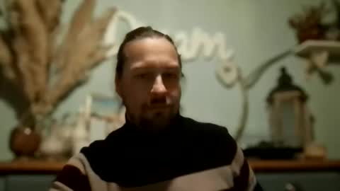 Snapshot of moi9876543210 chatting on January 2026 08:45:02 PM Julien online show from January 2026 08:45:02 PM