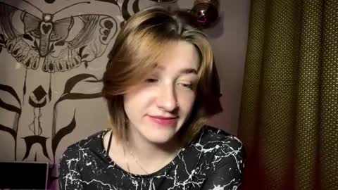 Snapshot of moiregathright chatting on January 2026 10:19:01 AM My name is Eda online show from January 2026 10:19:01 AM