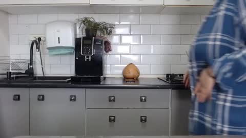 erika online show from February 2025 11:56:01 AM