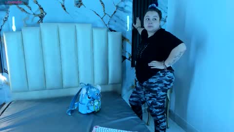 Hey Guys  Im Mollie online show from November 2025 12:15:01 PM