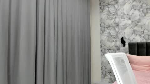 Snapshot of molly_555 chatting on December 2025 09:05:01 AM Sima online show from December 2025 09:05:01 AM