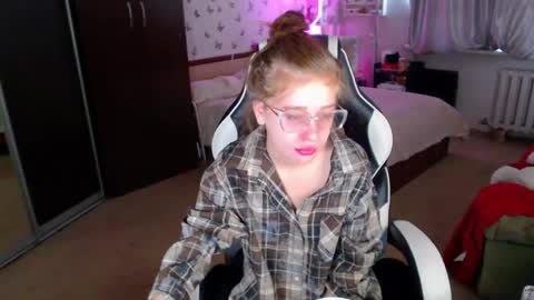 Molly Prvt is open online show from April 2026 04:08:02 AM
