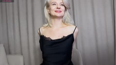 Molly online show from May 2026 05:07:01 PM