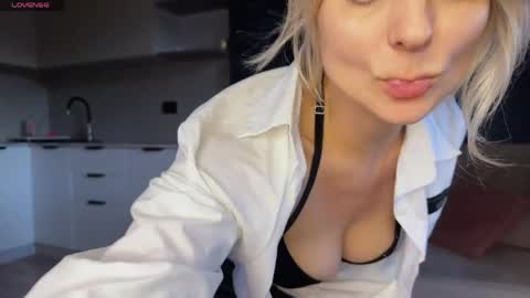 Molly online show from May 2026 02:45:01 PM