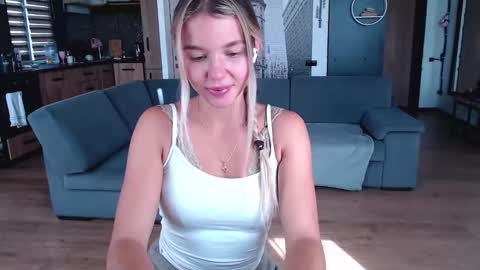 Molly online show from September 2025 10:16:02 AM