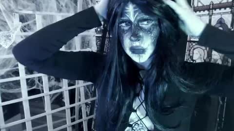 Molly Crow online show from April 2026 12:08:02 AM