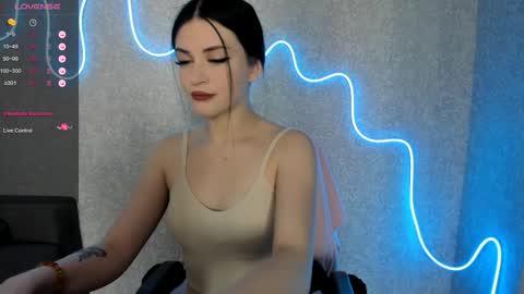 Molly - online show from November 2025 04:15:02 AM