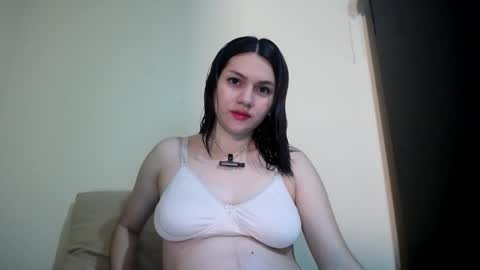 Snapshot of molly_fragance chatting on October 2025 06:19:01 PM Molly online show from October 2025 06:19:01 PM