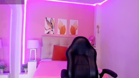 Snapshot of molly_h0t chatting on March 2026 01:15:02 PM online show from March 2026 01:15:02 PM