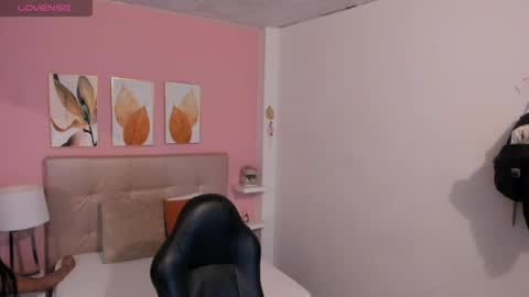 Snapshot of molly_h0t chatting on April 2026 12:58:02 PM online show from April 2026 12:58:02 PM