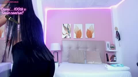 Snapshot of molly_h0t chatting on April 2026 12:19:02 PM online show from April 2026 12:19:02 PM