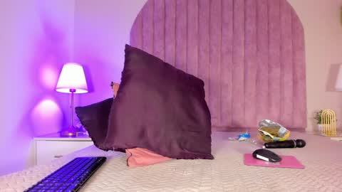 Snapshot of molly_jackson chatting on January 2025 03:29:02 PM Molly Jackson online show from January 2025 03:29:02 PM