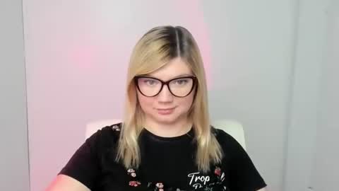 Molly online show from September 2025 11:45:01 AM