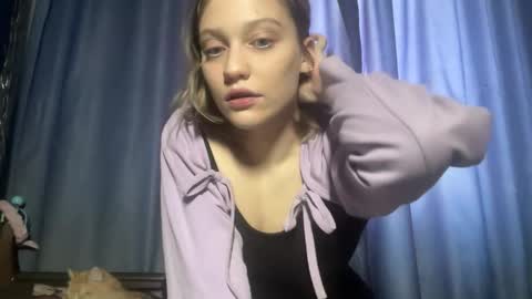 Snapshot of molly_poly chatting on November 2025 11:10:02 AM molly_poly online show from November 2025 11:10:02 AM