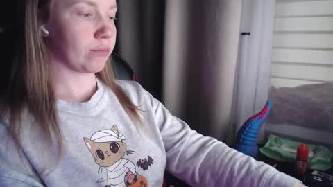 I have new photos come and see with love Molly online show from December 2025 11:04:02 AM