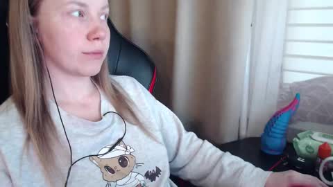 I have new photos come and see with love Molly online show from December 2025 09:48:01 AM