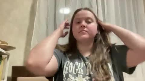 Snapshot of mollyas chatting on September 2025 09:18:01 PM Alice online show from September 2025 09:18:01 PM