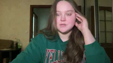 Snapshot of mollyas chatting on October 2025 06:49:01 PM Alice online show from October 2025 06:49:01 PM