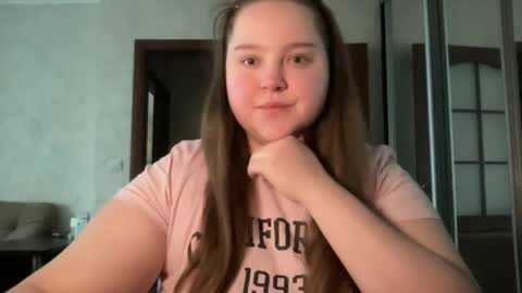 Snapshot of mollyas chatting on October 2025 12:06:01 PM Alice online show from October 2025 12:06:01 PM