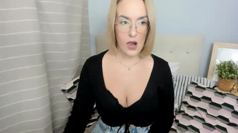 Snapshot of mollycrazy chatting on November 2025 03:25:02 PM MollyCrazy online show from November 2025 03:25:02 PM