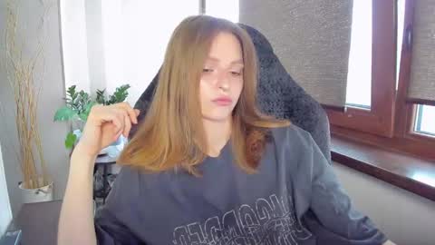 Snapshot of mollydangerous chatting on May 2026 12:01:01 PM Taisha online show from May 2026 12:01:01 PM