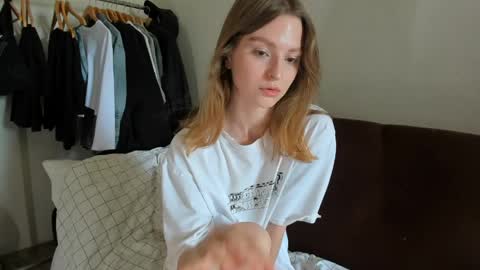 Snapshot of mollydangerous chatting on May 2026 08:43:01 AM Taisha online show from May 2026 08:43:01 AM