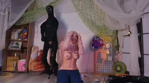 Snapshot of mollyflwers chatting on February 2026 05:22:02 PM mollychan online show from February 2026 05:22:02 PM