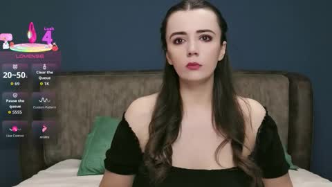 Molly online show from November 2025 08:53:02 PM