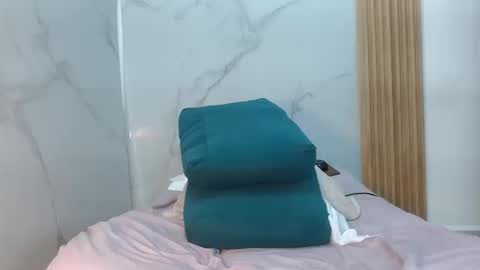  MOLLY  GUNSG online show from September 2025 09:48:02 PM