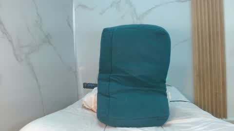  MOLLY  GUNSG online show from October 2025 06:06:01 PM