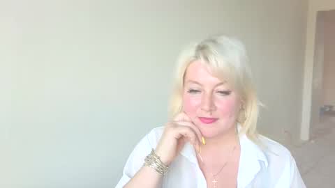 Mollyjoyq online show from May 2026 03:52:02 PM