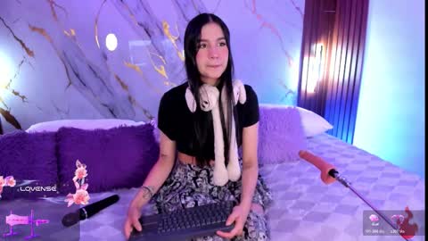 Snapshot of mollylewis18 chatting on March 2026 08:23:02 PM New girl Emily Valentina Michelle online show from March 2026 08:23:02 PM