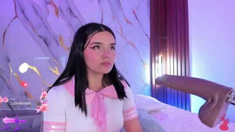 Snapshot of mollylewis18 chatting on May 2026 02:39:01 AM New girl Emily Valentina Michelle online show from May 2026 02:39:01 AM
