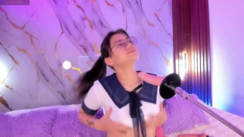 Snapshot of mollylewis18 chatting on May 2026 02:55:01 PM New girl Emily Valentina Michelle online show from May 2026 02:55:01 PM