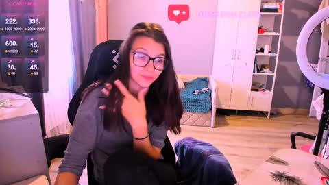 Snapshot of mollylollipop20 chatting on September 2025 02:33:01 AM KIRA online show from September 2025 02:33:01 AM